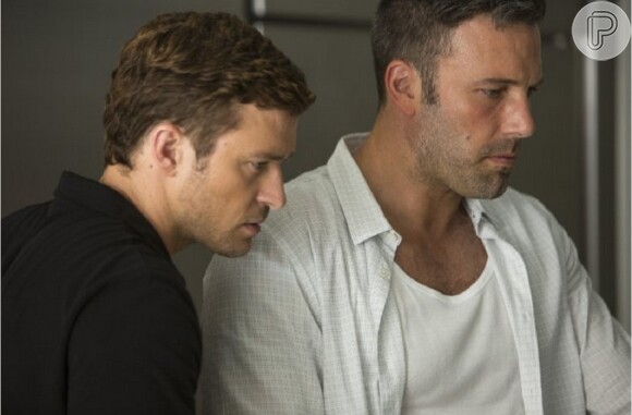 Justin Timberlake ao lado de Ben Affleck no filme 'Aposta Máxima'