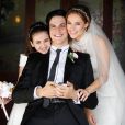 Paolla Oliveira grava cena de casamento e posa com Mateus Solano e Klara Castanho. A gravação de 'Amor à Vida' aconteceu 11 de setembro de 2013