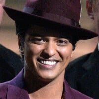 Aos 6 anos, Bruno Mars aparecia na MTV por imitação de Elvis Presley