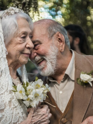 Aos 94 anos, Lima Duarte dá presente incomum a Fernanda Montenegro