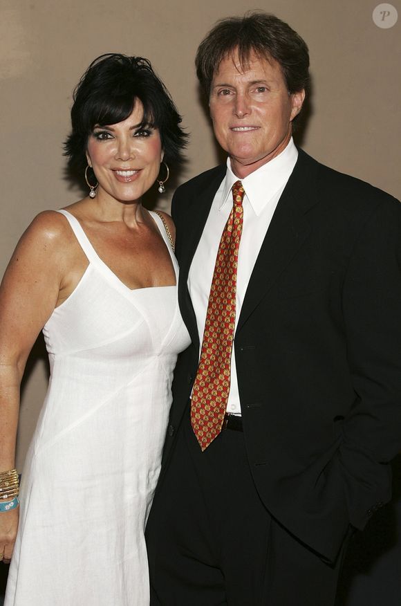 2007: este visual diferente e repicado ficou excelente em Kris Jenner