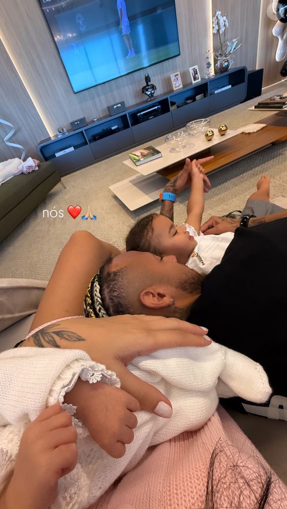 Bruna Biancardi ainda mostrou momento de Neymar com a filha Mavie