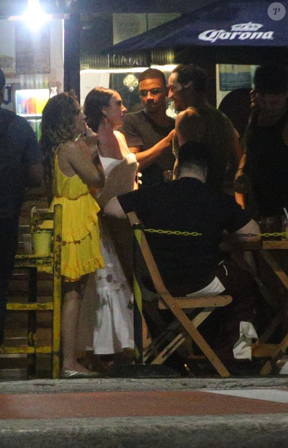 Wanessa Camargo e Allan Souza Lima foram clicados juntos em quiosque do Rio