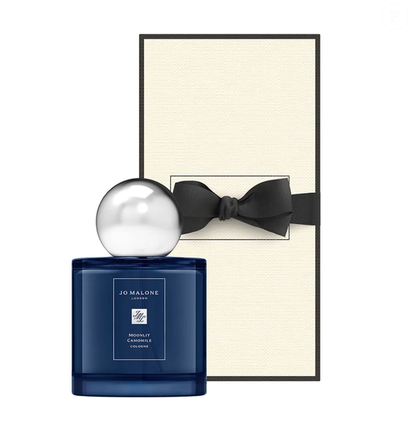 O perfume Moonlit Camomile, da Jo Malone London, é uma proposta importada com notas de dama-da-noite, camomila e almíscar branco, para você usar e ter uma noite de sono tranquila.