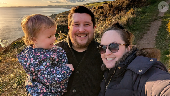 Segundo o GoFundMe organizado por seu marido, Rob Handscomb-Edwards, Zoë passou por quatro rodadas de radioterapia, cirurgia de substituição do quadril e tratamento hormonal. Atualmente, o casal busca alternativas experimentais, já que o câncer está em estágio 4 e é considerado incurável.