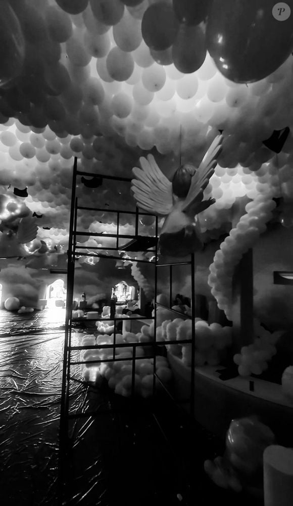 Cenografia envolveu mais de 60 mil balões, 100 esculturas e peças exclusivas feitas do zero para o evento.