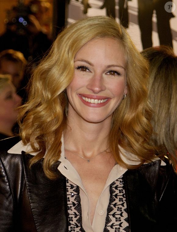 2001: e não demorou muito para Julia Roberts voltar ao seu loiro tradicional