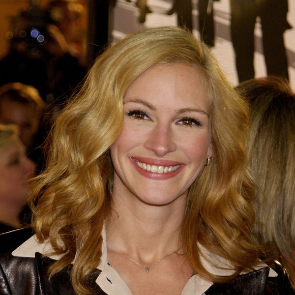 2001: e não demorou muito para Julia Roberts voltar ao seu loiro tradicional