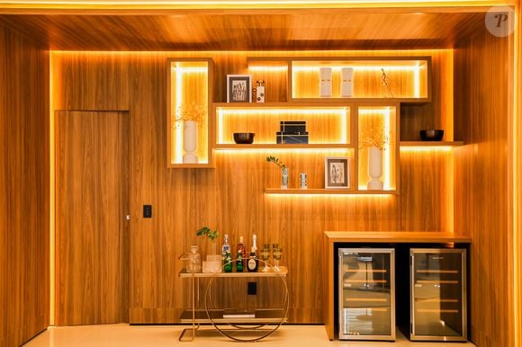 O prédio conta ainda com um mezanino de 1.400m² de lazer, além de estar localizado ao lado do Parque Vaca Brava, um dos pontos mais cobiçados de Goiânia