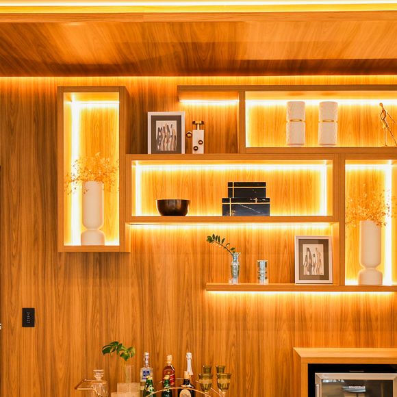 O prédio conta ainda com um mezanino de 1.400m² de lazer, além de estar localizado ao lado do Parque Vaca Brava, um dos pontos mais cobiçados de Goiânia