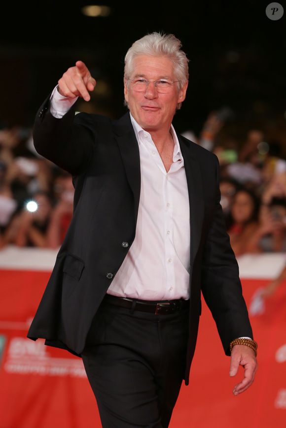 Sua descoberta no cinema veio com "Gigolô Americano", lançado em 1980, marcando um ponto de virada em sua carreira.