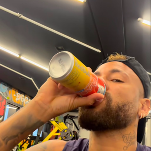 Neymar reagiu às críticas pela participação em um torneio de pôquer durante o jogo do Santos pela Sul-Americana e mandou um recado direto aos críticos