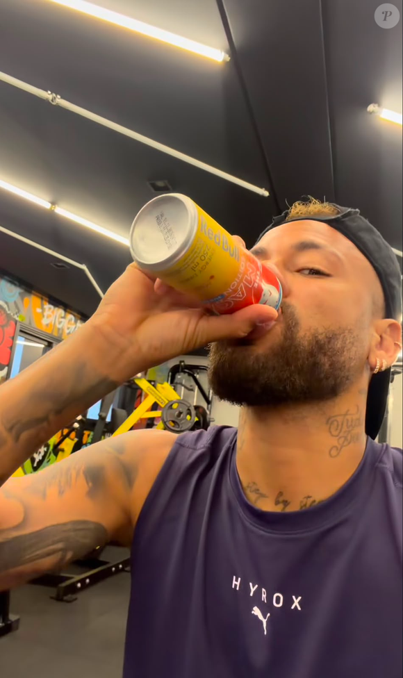 Neymar reagiu às críticas pela participação em um torneio de pôquer durante o jogo do Santos pela Sul-Americana e mandou um recado direto aos críticos