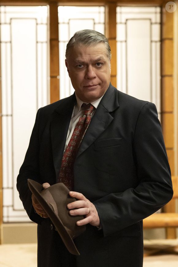 Resumo da novela 'Garota do Momento': Lígia acredita que Juliano tenha sido o mandante do incêndio na boate.