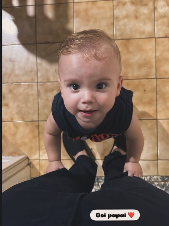 Filho de Isabel Veloso e Lucas Borba, Arthur vem chamando atenção pela semelhança com a mãe