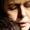 O dramático reencontro de Vitória e Bernardo: resumo de 'Além do Tempo' (27 de julho a 1º de agosto) traz mãe e filho em momento desesperador, e - quem diria? - Felipe salva Pedro