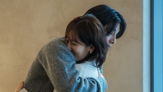 Publicado em 2015, o romance que inspirou este dorama de 8 episódios da Netflix transformou Gong Yoo em um marido por contrato envolvido em uma história de obsessão e segredos