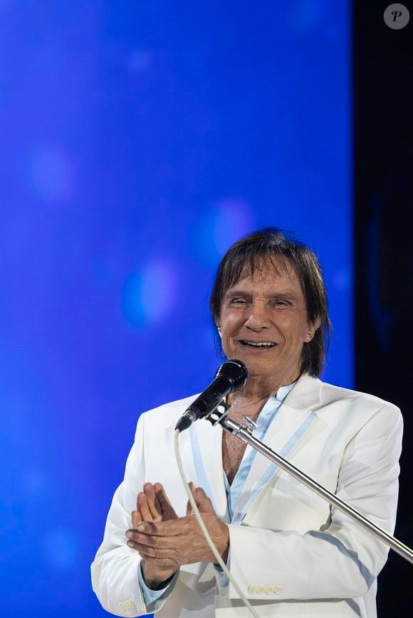 Roberto Carlos retorna à telinha da TV Globo após rumores de que não renovaria seu contrato com a emissora