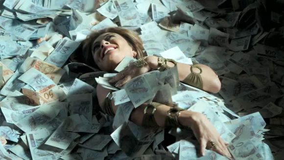 Nem vermelho, nem branco no Réveillon: que cor usar para atrair dinheiro em 2026?