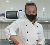 O bolo de cenoura tem recheio de chocolate sem açúcar e sem lactose que ajuda a dar ainda mais sabor