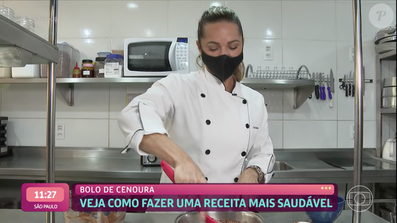 O bolo de cenoura tem recheio de chocolate sem açúcar e sem lactose que ajuda a dar ainda mais sabor