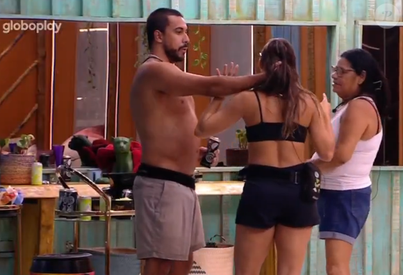 No 'BBB 25', Maike acabou puxando o cabelo de Renata.