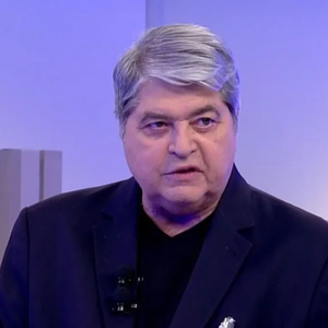 Apresentador explica decisão inusitada e resgata memórias da infância: “Só ganhava cueca de presente”