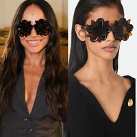 Sabrina Sato: óculos com armação em flor 3D usado em desfile de Sasha é de grife italiana e custa mais de R$ 4 mil