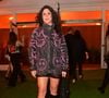 Foquinha apostou em uma jaqueta oversized estampada em rosa, combinada a short de renda e botas pretas de cano alto