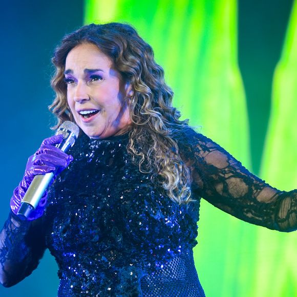 Daniela Mercury redefiniu o conceito de ‘torta de climão’ nesta terça-feira (28), durante a entrega do Troféu Armandinho e Irmãos Macedo, em Salvador