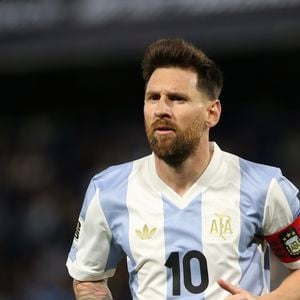 Lionel Messi não joga na partida desta terça-feira (25) contra a Seleção Brasileira
