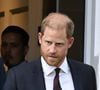 Após rever o pai no Reino Unido, príncipe Harry faz rara declaração sobre o tratamento contra câncer do rei Charles III