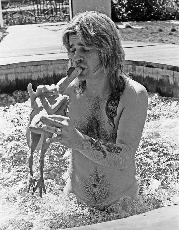 Irreverente, Ozzy Osbourne não tinha problemas com nudez