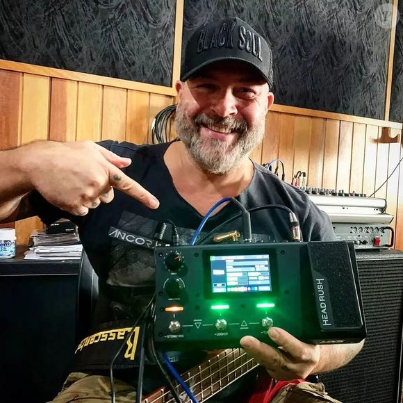 Mingau passou por uma cranioplastia em julho do ano passado