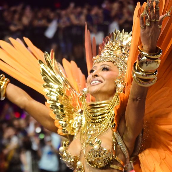 Carnaval 2025: dourado predominou na fantasia de Sabrina Sato