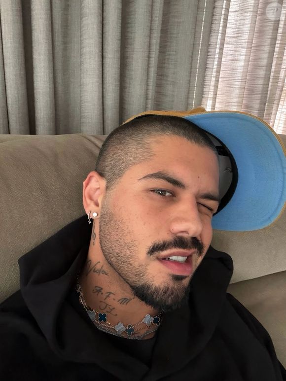 Zé Felipe reclamou publicamente da ausência das filhas na escola, o que desencadeou toda a polêmica