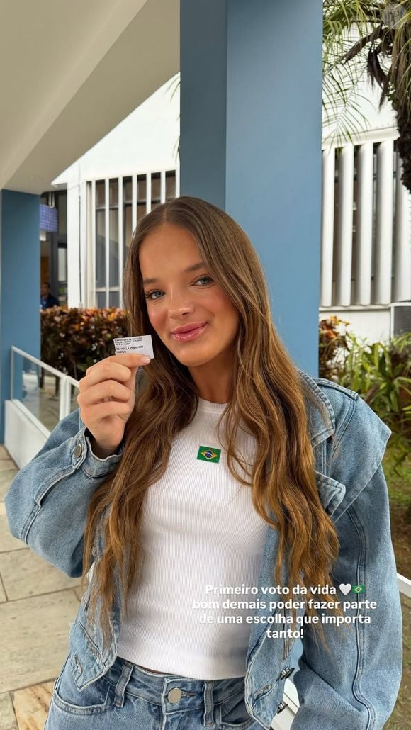 Rafaella Justus publicou, neste domingo (04), uma foto mostrando a primeira vez em que votou nas eleições