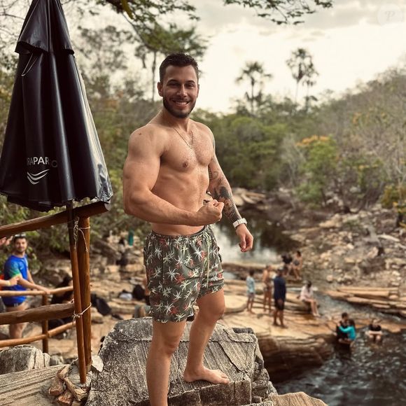 João Gustavo defendeu a mãe na postagem de um fã-clube da rainha da sofrência