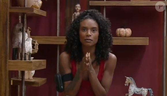 Kathy é a menos votada para ficar em 'A Fazenda 17'