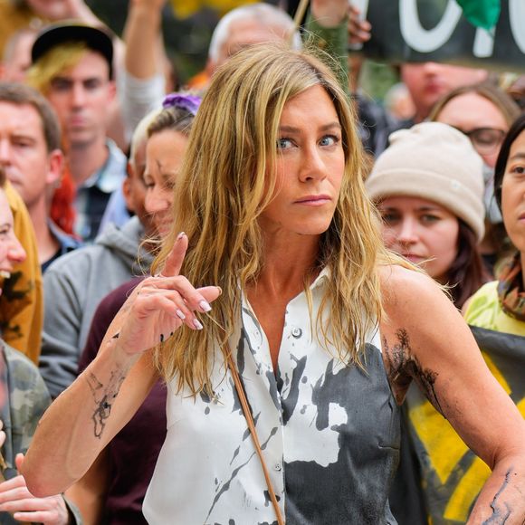 Jennifer Aniston se pronunciou sobre os rumores de affair com Obama em participação no talkshow ‘Jimmy Kimmel Live’ e os classificou como ‘absolutamente falsos’