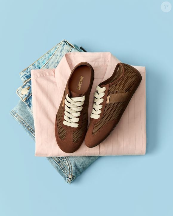 Com proposta minimalista, formato baixo e combinação de mesh e camurça, o Tênis Verona atualiza um calçado presente na rotina e apresenta novas possibilidades para os looks da temporada de verão
