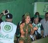 Paolla Oliveira chegou na quadra de Imperatriz Leopoldinense sob euforia dos fãs admiradores presentes