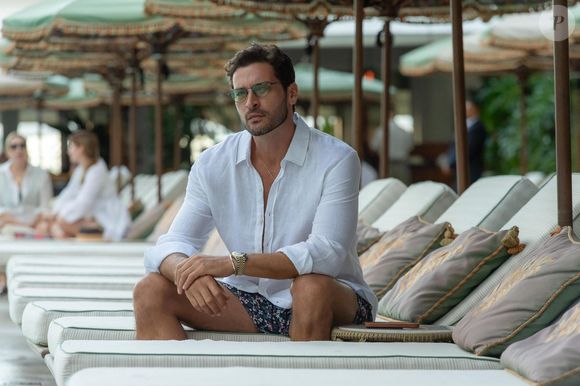 Globo ao comentar crítica de fã por conta do remake da novela 'Vale Tudo' não citou pedido de demissão do anônimo para Manuela Dias, autora da história