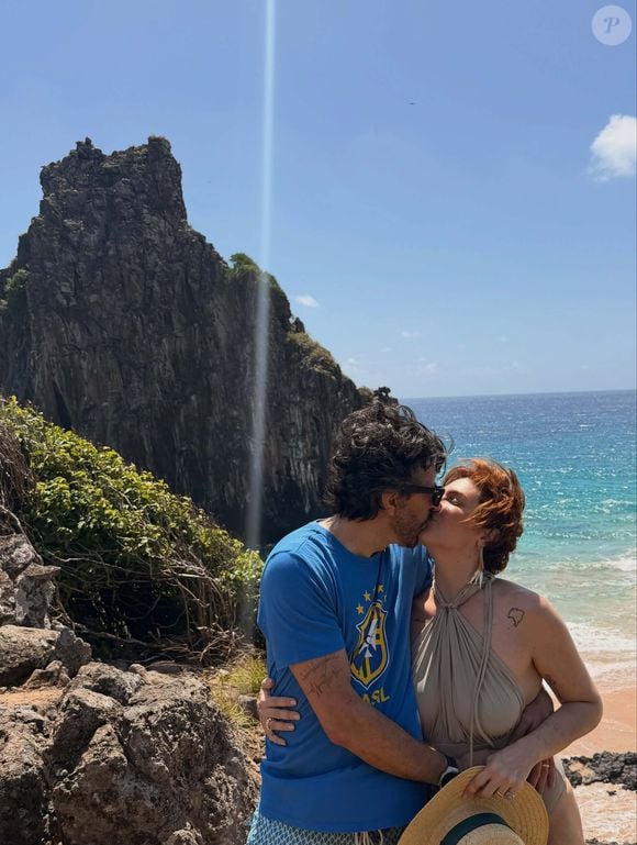 Mila Seidl anunciou a morte do marido, Lito Sousa, em 1º de outubro de 2026. O casal era parceiro na vida pessoal e em projetos profissionais e tinha um filho de 7 anos