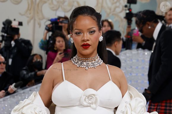 Mansão de Rihanna foi alvo de 10 tiros