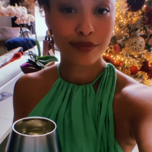 Sheron Menezzes passou o natal de verde...