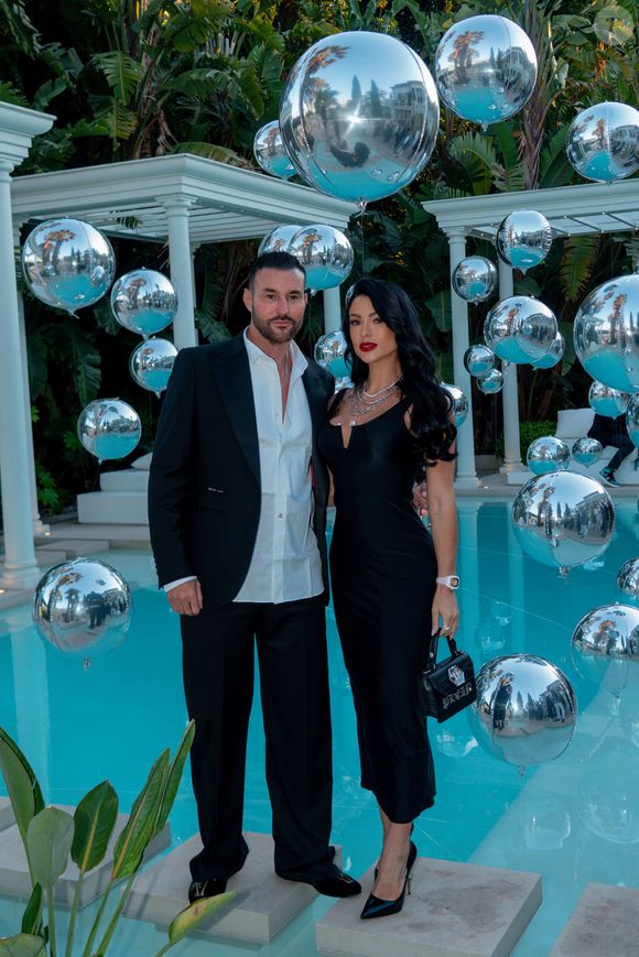 Rayane Figliuzzi cumpriu sua agenda em Cannes, marcando presença no evento de lançamento de relógios do renomado estilista internacional Philipp Plein, responsável por sua ida ao festival.