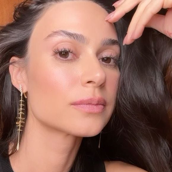 Thaila Ayala fez um forte desabado em podcast a respeito dos abusos sexuais que sofreu ainda na infância.