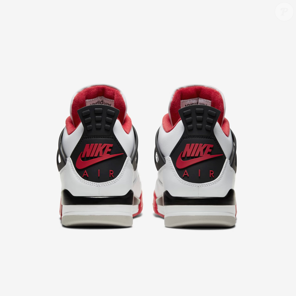 Quase quatro décadas após chegar às lojas, o Air Jordan 4 Fire Red continua sendo tratado como uma verdadeira relíquia pelos admiradores da cultura sneaker
