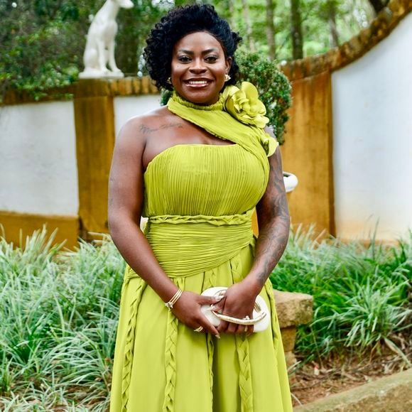 Outono 2026 confirma a força da beleza minimalista, com unhas que apostam em tons suaves e profundos para composições elegantes e sofisticadas